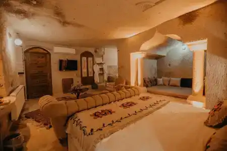 Serenus Cave Suites - 42