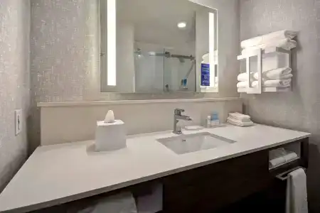Hampton Inn & Suites Las Vegas Convention Center - 7