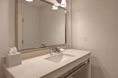 Four Points by Sheraton - 8