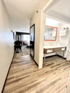 Hampton Inn - 28