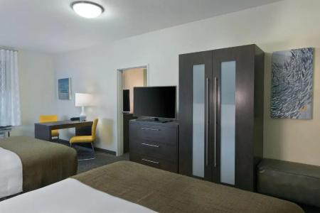 Oxford Suites - 40