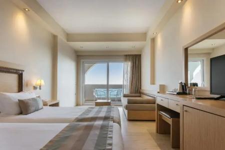 Alexandra Beach Resort & Spa - 42