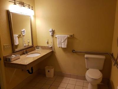 Quality Inn & Suites Vancouver - 51