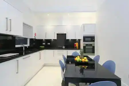 Queensgate Court - 129