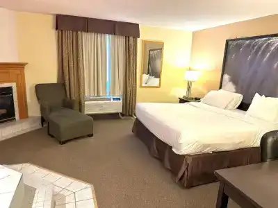 Super 8 by Wyndham by the Falls - 37