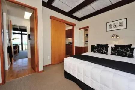 Whispering Sands Beachfront - 39