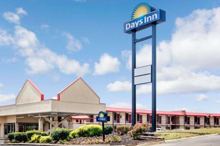 Days Inn by Wyndham West - 0