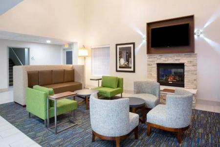 Holiday Inn Express & Suites, an IHG - 10