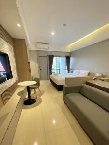Boss Mansion - 246