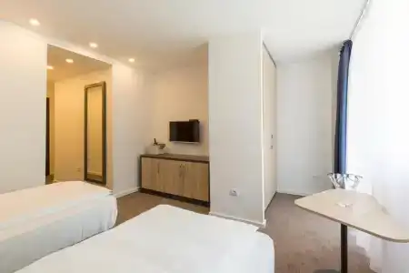 Premium Crown Suites - 90