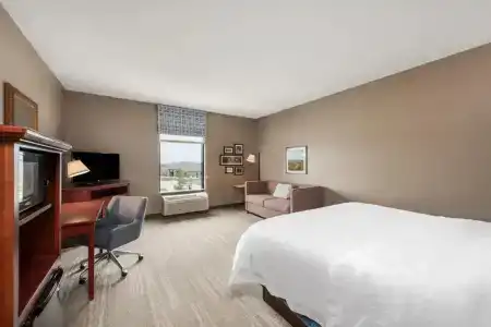 Hampton Inn - Hills - 32