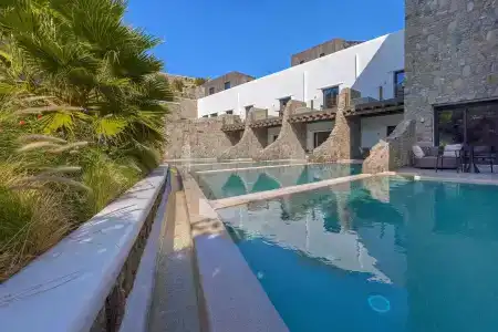 Aeonic Suites and Spa - 20