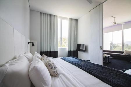 Veranda Pool Suite - 90
