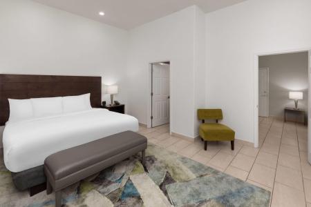 La Quinta by Wyndham Airport - 42