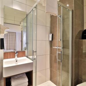 Kyriad Frejus - Centre - 35
