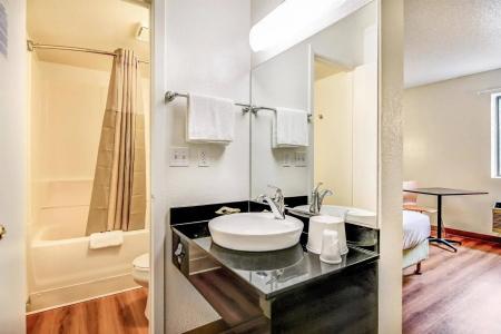 Quality Inn - 6