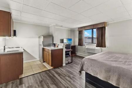 Quality Inn & Suites Downtown - 62