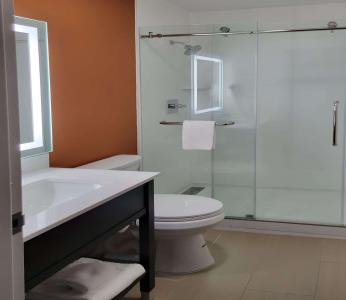 Erie Inn and Suites - 8