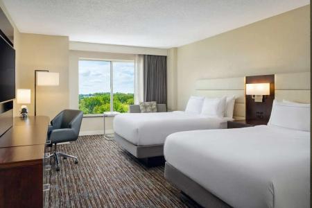 DoubleTree by Hilton - 5