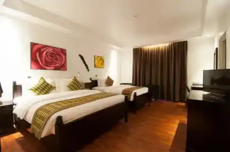 La Rose Suites - 102