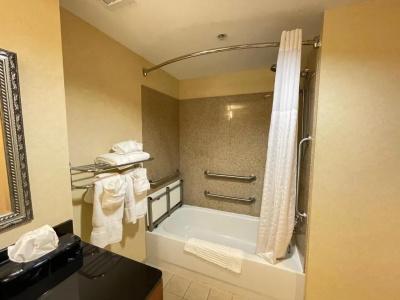 Comfort Suites North - 51