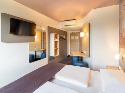 B&B Düsseldorf-Airport - 3