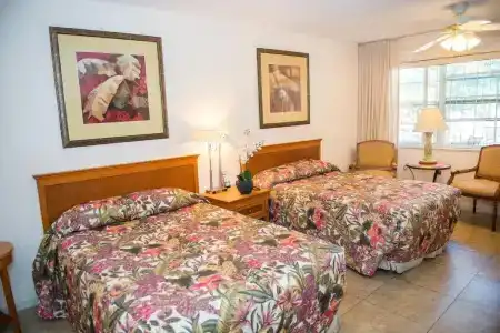 Shore Haven Resort Inn - 4