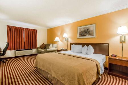 Econo Inn and Suites - 5