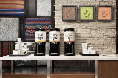 Hampton Inn & Suites/East - 14