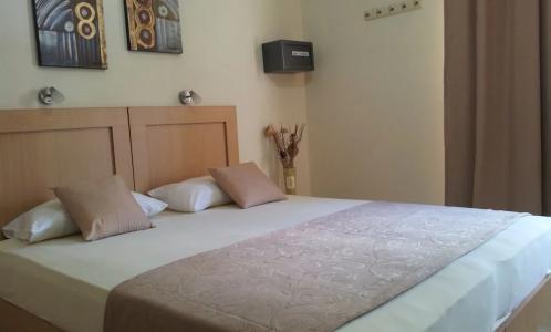 Nicolas Studios & - 24