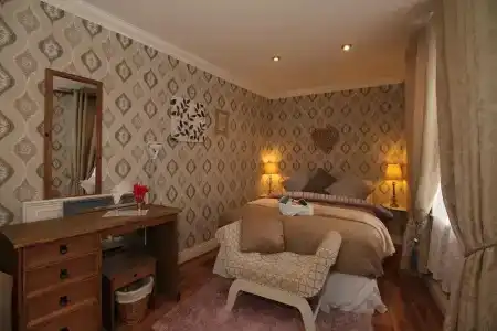 Donnybrook Hall - 32