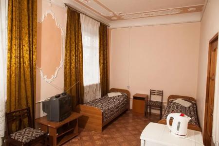 Нефтяник - 19