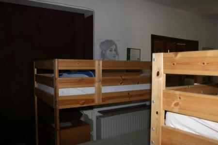 Costas Hostel Action - 26