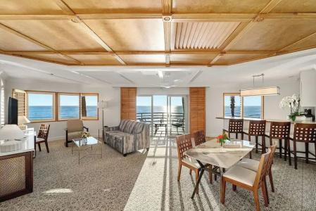 Pacific Terrace - 120