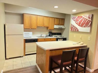 Hawthorn Suites East - 35