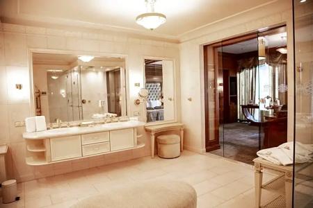 Royal Casino Spa & Resort - 87