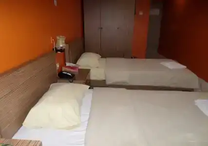 Emirates - 0