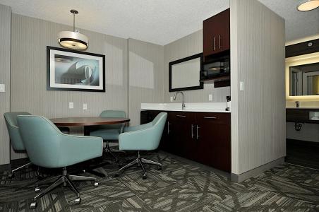 Hampton Inn & Suites by Hilton-Airport - 30