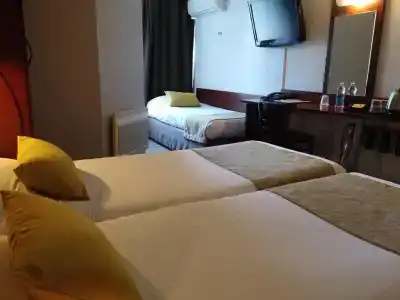 Contact Hôtel Le Provençal Bordeaux Lac avec Bornes électriques - 30