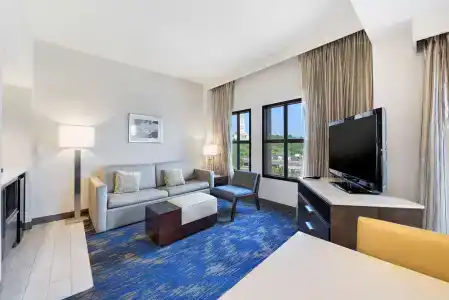 Embassy Suites by Hilton Old Town - 4