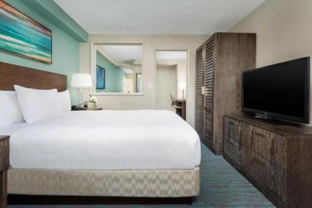 Courtyard by Marriott Waikiki Beach - 86