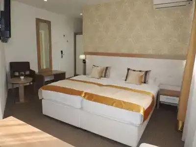 Corner - 5