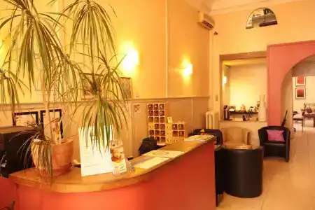 Hôtel Des Arts, Artisanal et Indépendant - 18