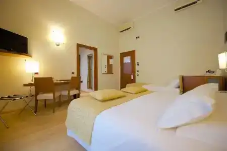 Best Western Crystal Palace - 41