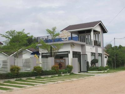 Sandy Clay Bungalows - 0