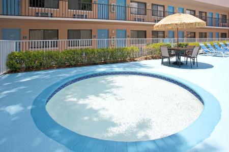TraveSuites by Wyndham East Gate Orange - 11