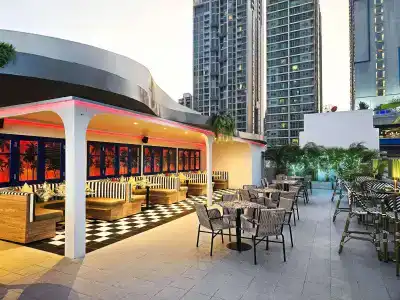 Radisson Suites Bangkok Sukhumvit - Sha Extra Plus - 0