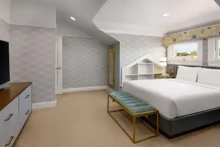 Hayes Mansion - 3