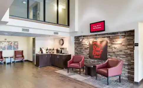 Red Roof Inn - 1