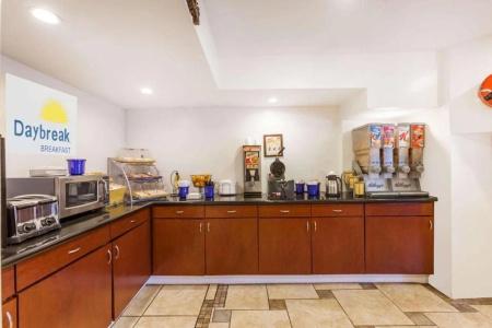 Days Inn by Wyndham Austin/University/Downtown - 18